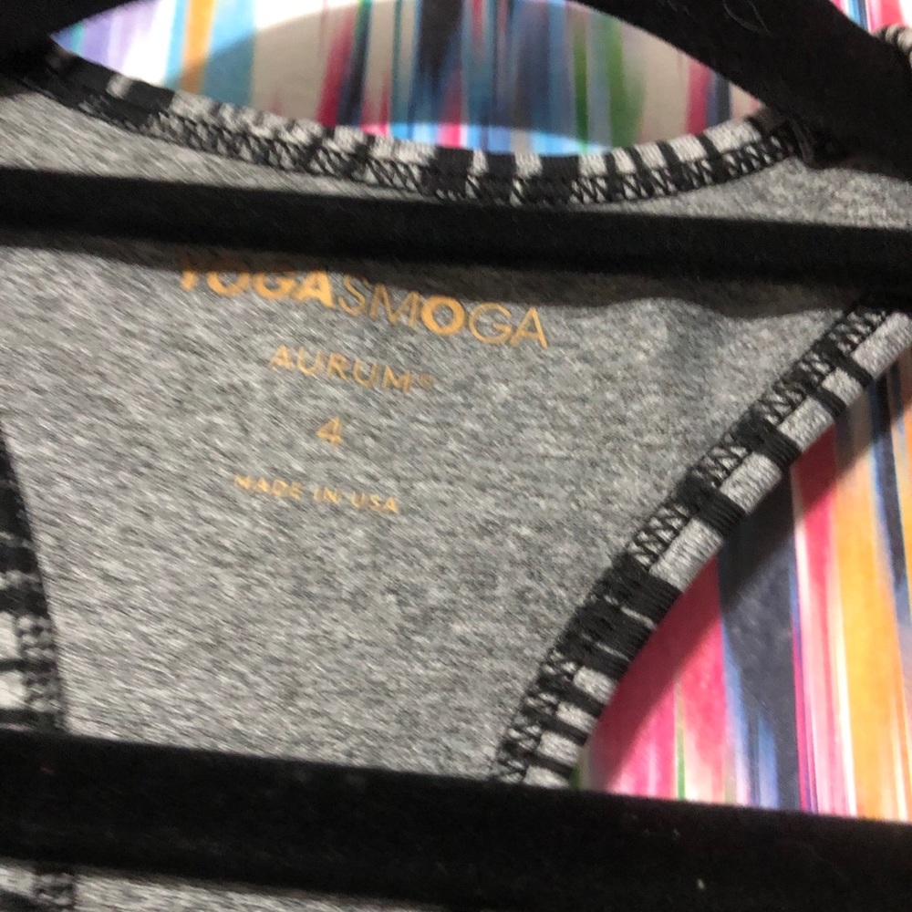 Yogasmoga black and grey racer tank - Picture 4 of 4